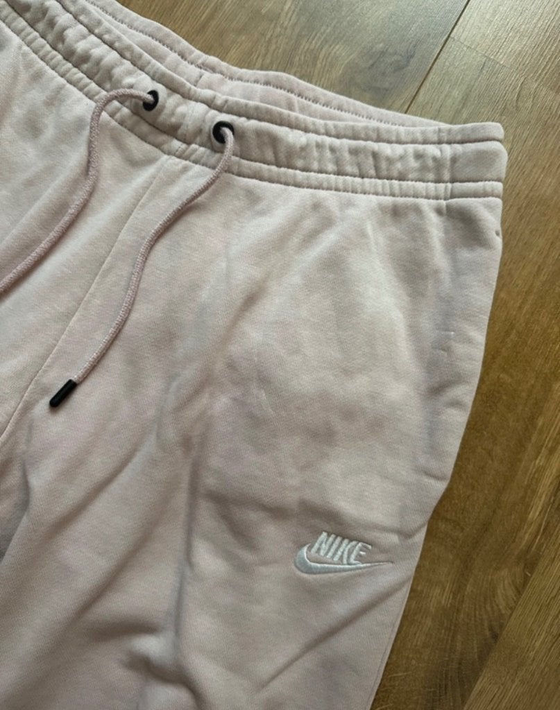 Lichtroze nike dames joggingbroek, Kleding | Dames, Sportkleding, Overige typen, Nike, Ophalen of Verzenden, Zo goed als nieuw