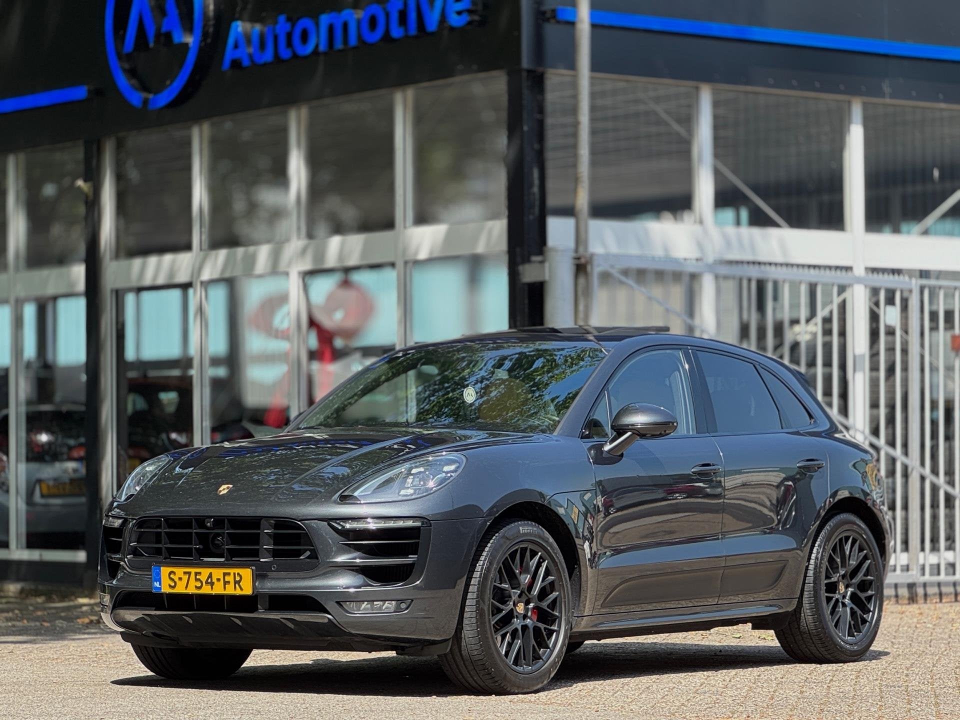 Foto 9 van Porsche Macan 3.0 GTS Burmester ACC Pano Cognac L Chrono Vol