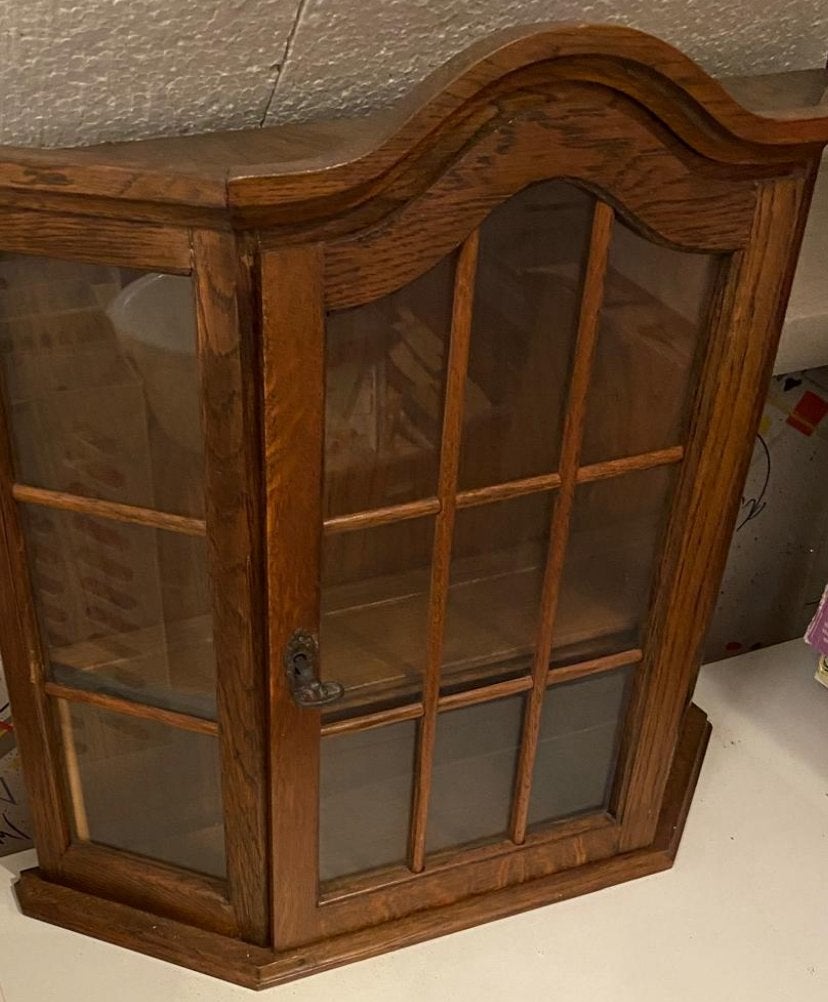 Kopjes/vitrine kastje donker eiken, Huis en Inrichting, Ophalen, Eikenhout, 50 tot 100 cm, Minder dan 25 cm