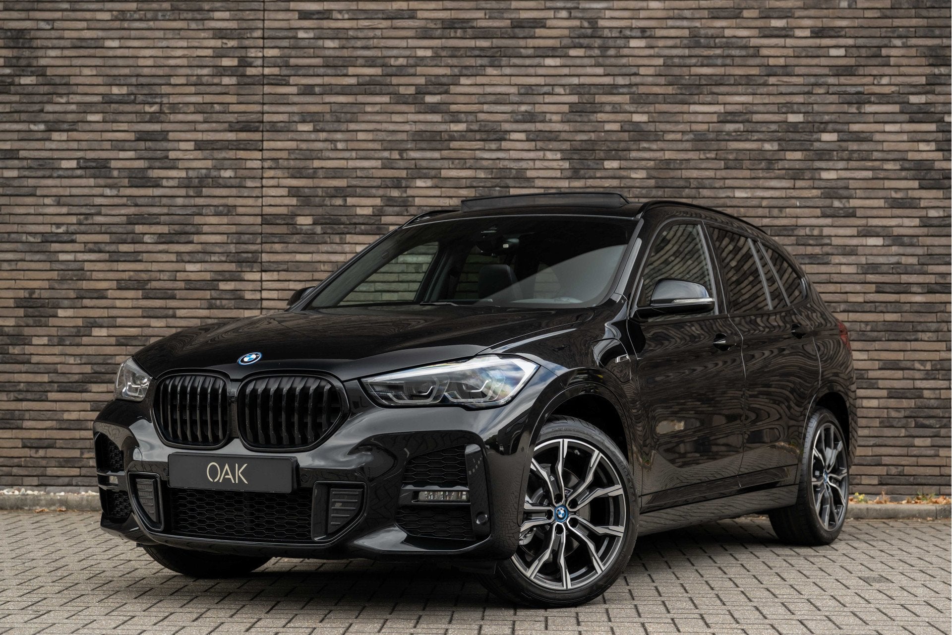BMW X1 xDrive25e | M-Sport | Navi | Panorama | Leder | Memor, Auto's, Gebruikt, Zwart, Bedrijf, Vierwielaandrijving