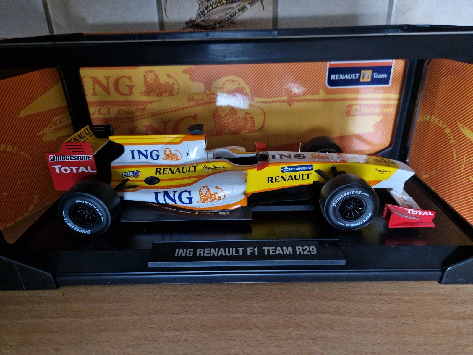 f1 ing Renault R29 nelsinho piquet 2009, Ophalen of Verzenden, Zo goed als nieuw, Auto, Norev