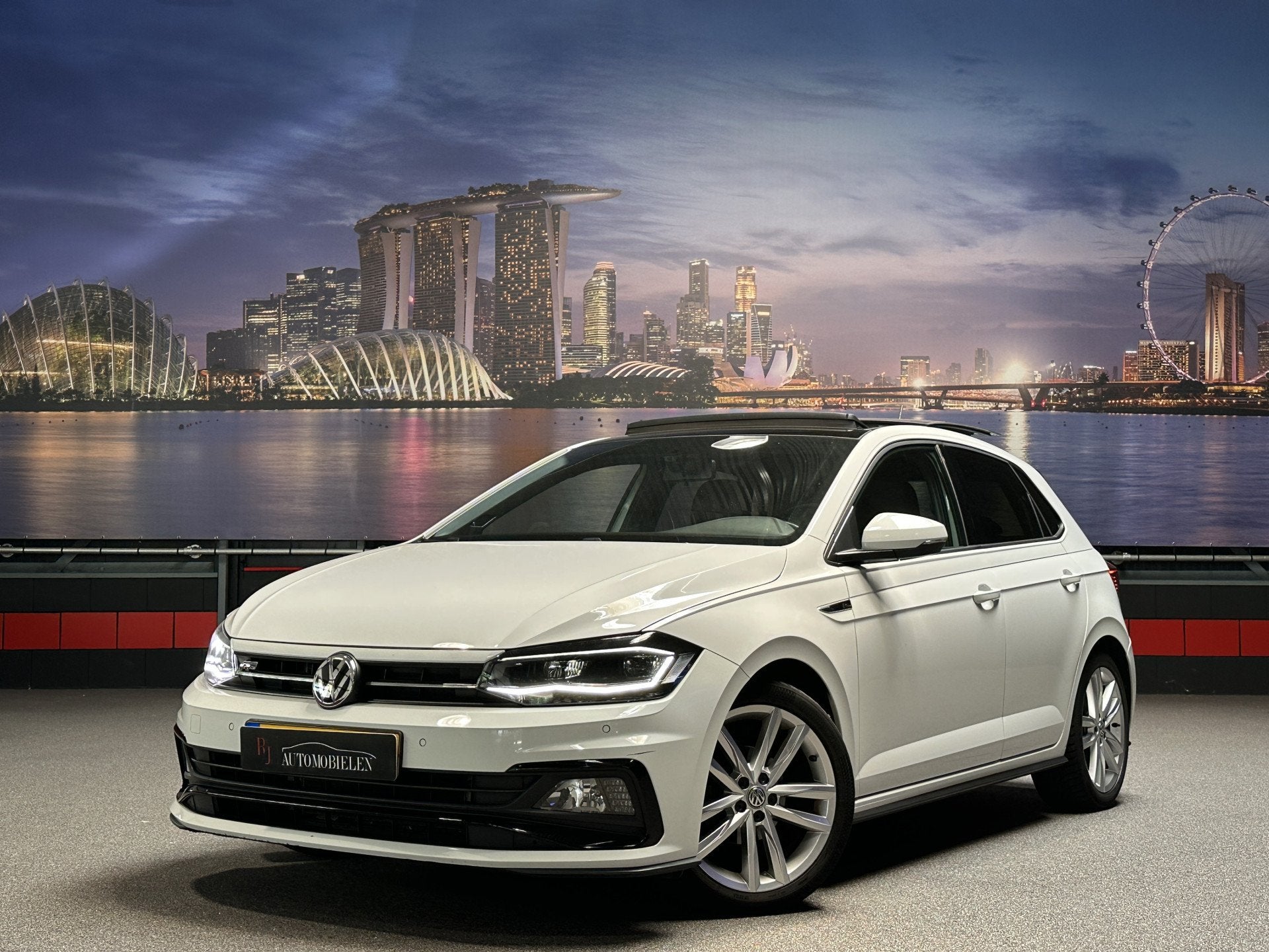 Volkswagen Polo 1.0 TSI R-Line BEATS|Panorama|LED|Carplay|NL, Auto's, Volkswagen, Voorwielaandrijving, 1045 kg, Alcantara, Wit