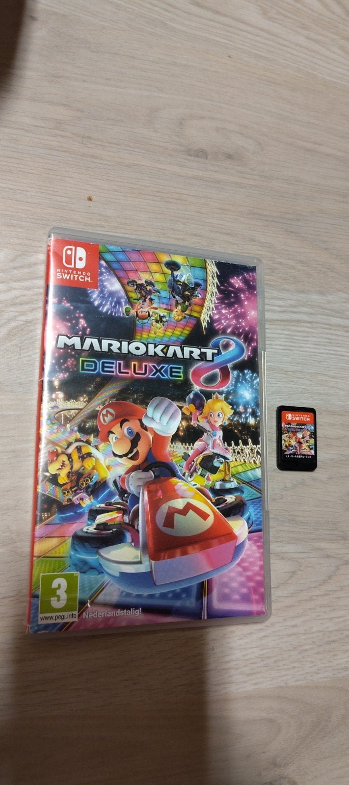 Mario Kart 8 Deluxe - Nintendo Switch in nette staat, Racen en Vliegen, Virtual Reality, Ophalen of Verzenden, Zo goed als nieuw