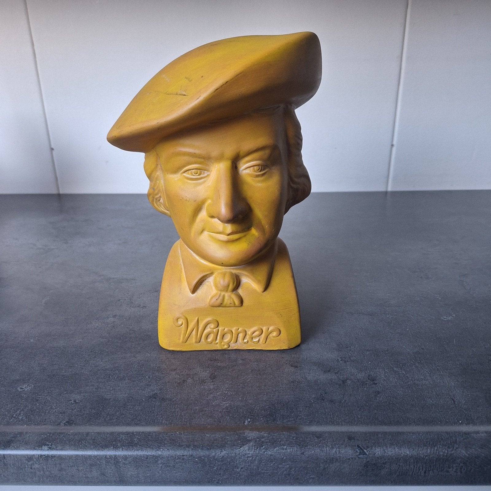wagner borstbeeld, Ophalen