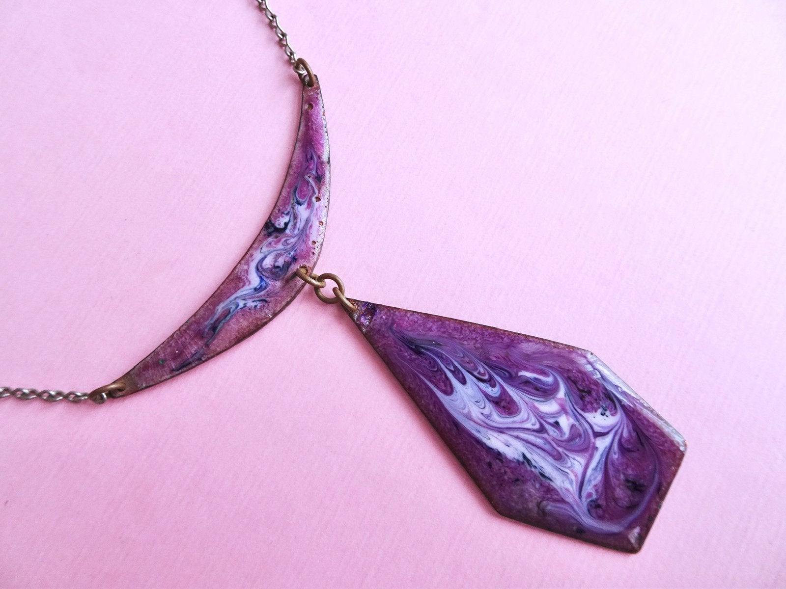 jwg Vintage 60s 70s emaille modernist hanger ketting paars, Verzenden, Koper, Ketting