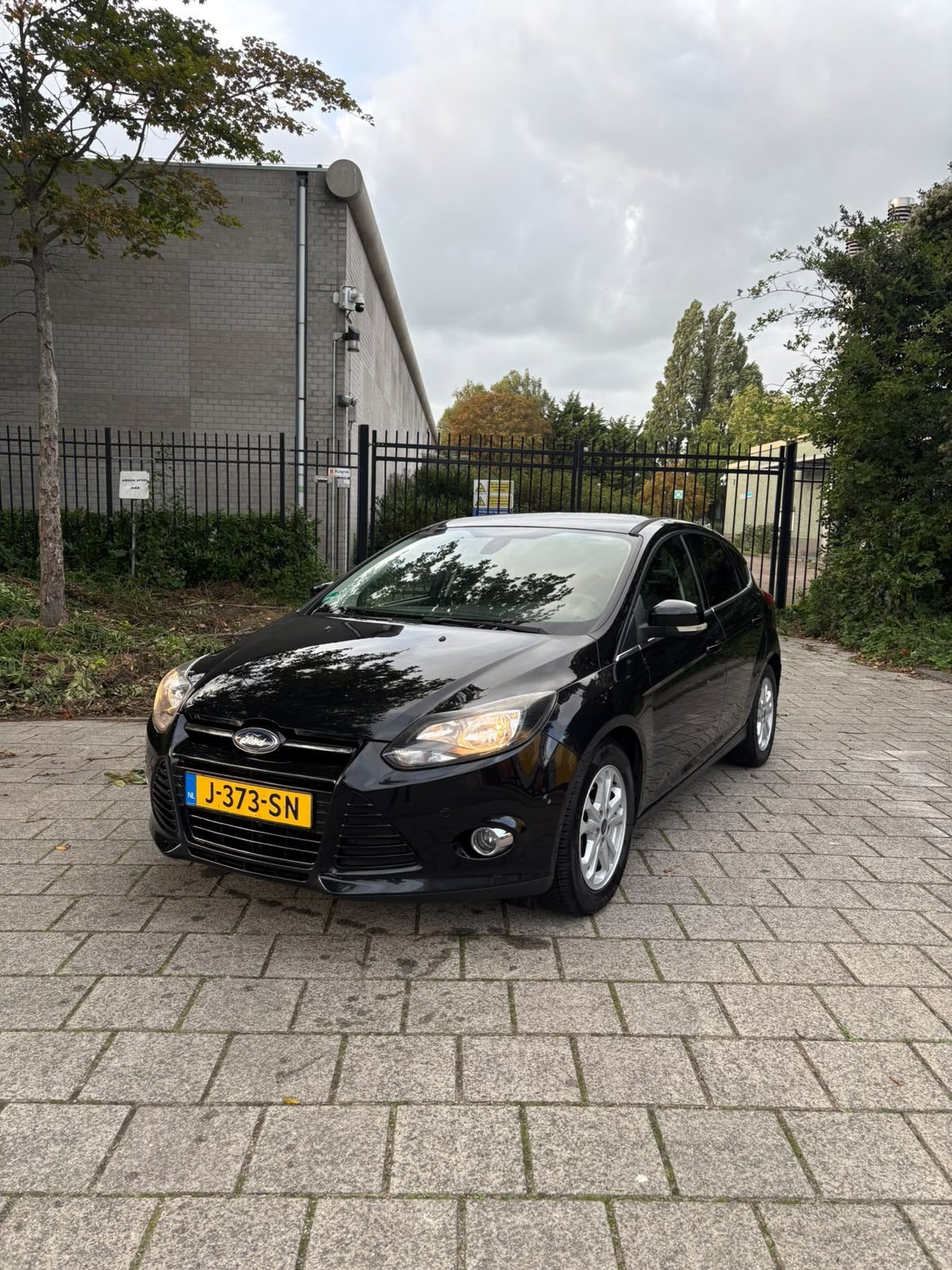 Ford Focus 1.0 Titanium 2014 125PK stoelvw| Nieuwe koppeling, Auto's, 125 pk, 635 kg, Zwart, Handgeschakeld