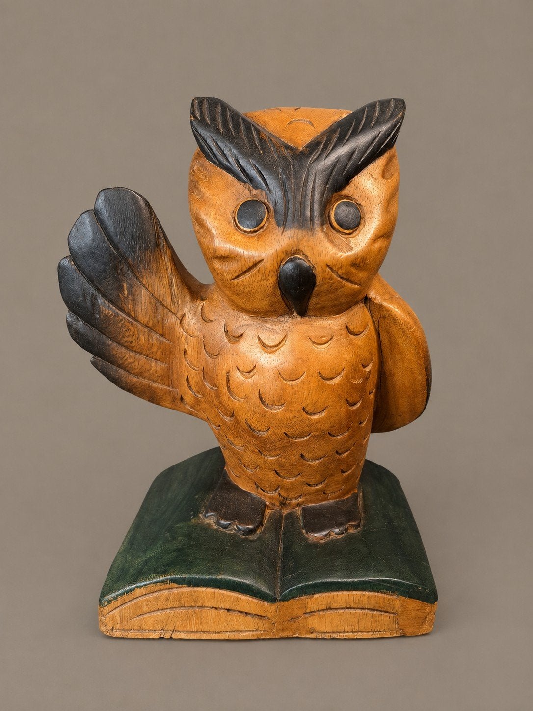 Houten uil op boek, Antiek en Kunst, Houtsnijwerk, Ophalen of Verzenden, Handgemaakt, 20 - 50 cm