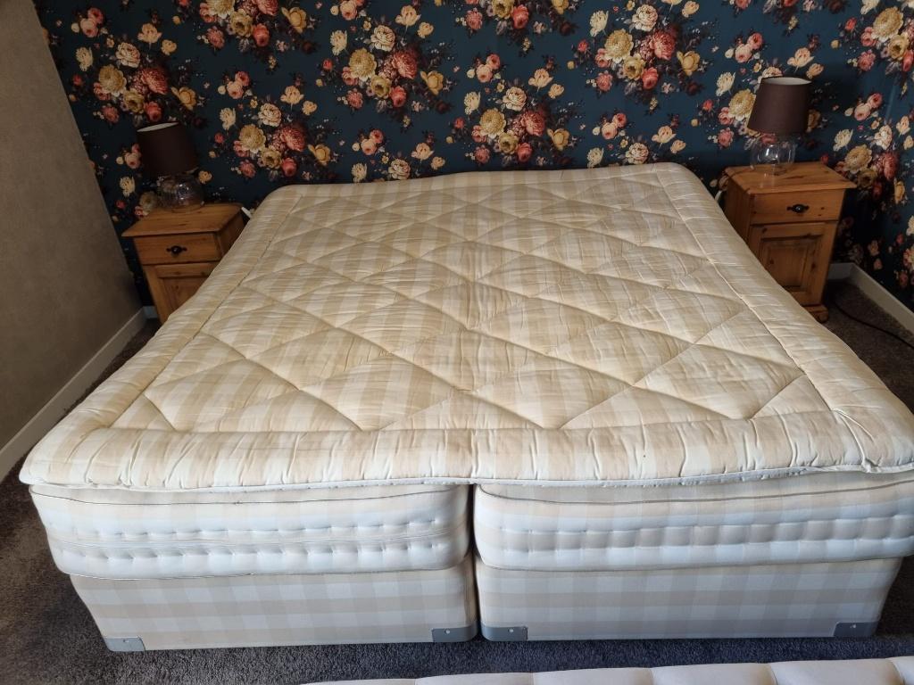 Wegens emigratie diverse 2000T Hästens Boxsprings te koop, Ophalen, 210 cm, Hastens, Tweepersoons