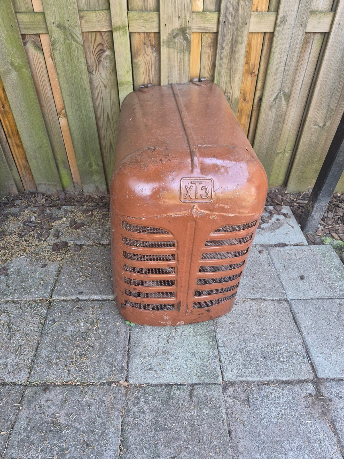 Antieke tractor motorkap, Ophalen