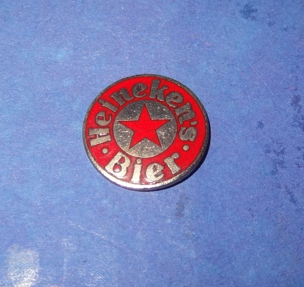 GEVRAAGD !!! Heineken Speldjes Rood Email of Rood Geverfd, Verzenden, Gebruikt, Overige onderwerpen, Speldje of Pin