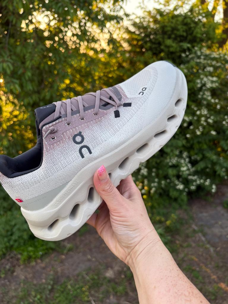 On cloud mt 45 nieuw, Overige kleuren, Nieuw, Ophalen of Verzenden, Sneakers of Gympen
