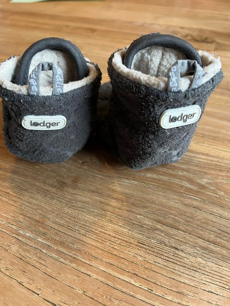 Lodger “Slofjes die niet uitgaan” 6-12 maanden, Kinderen en Baby's, Babykleding | Schoentjes en Sokjes, Ophalen of Verzenden, Zo goed als nieuw