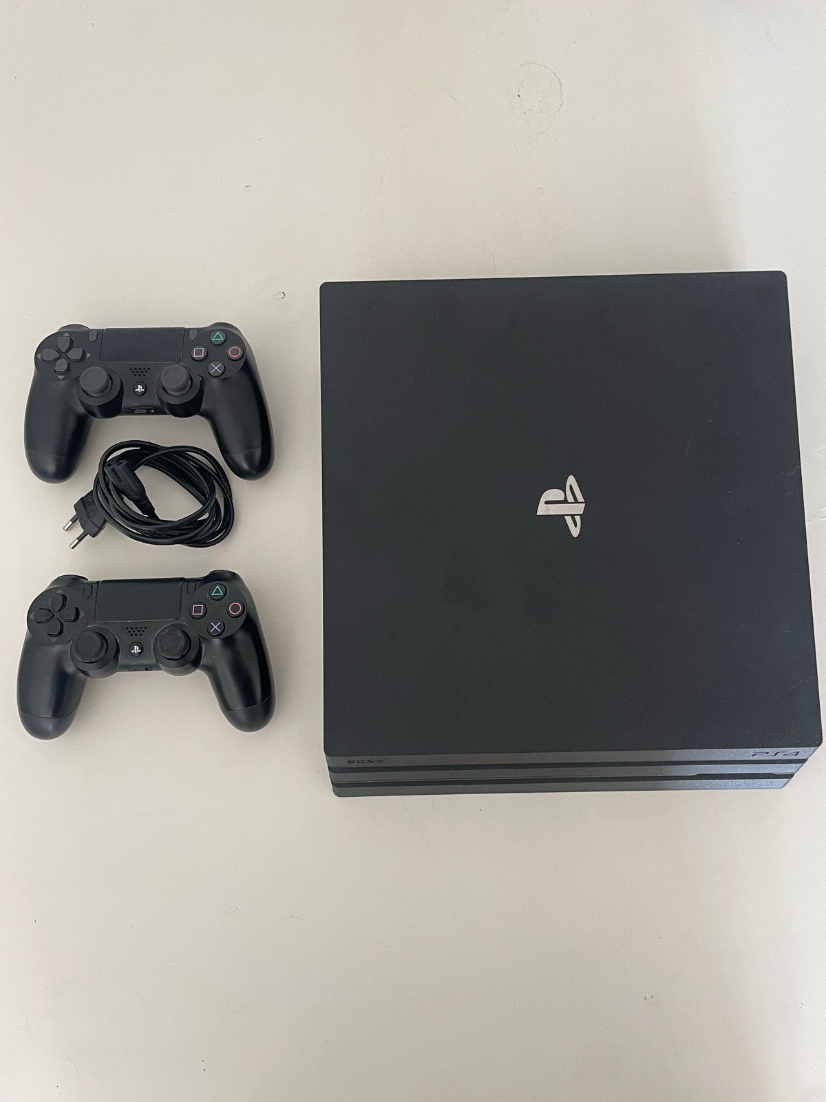 Playstation 4 pro 1 TB - Jailbreak, Ophalen, Zo goed als nieuw, Met 2 controllers, Pro