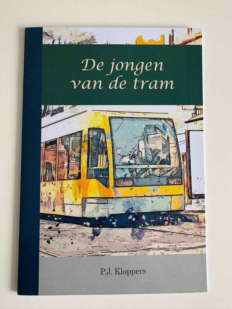 De jongen van de tram - P.J. Kloppers (Roman), Ophalen of Verzenden, Zo goed als nieuw, Nederland