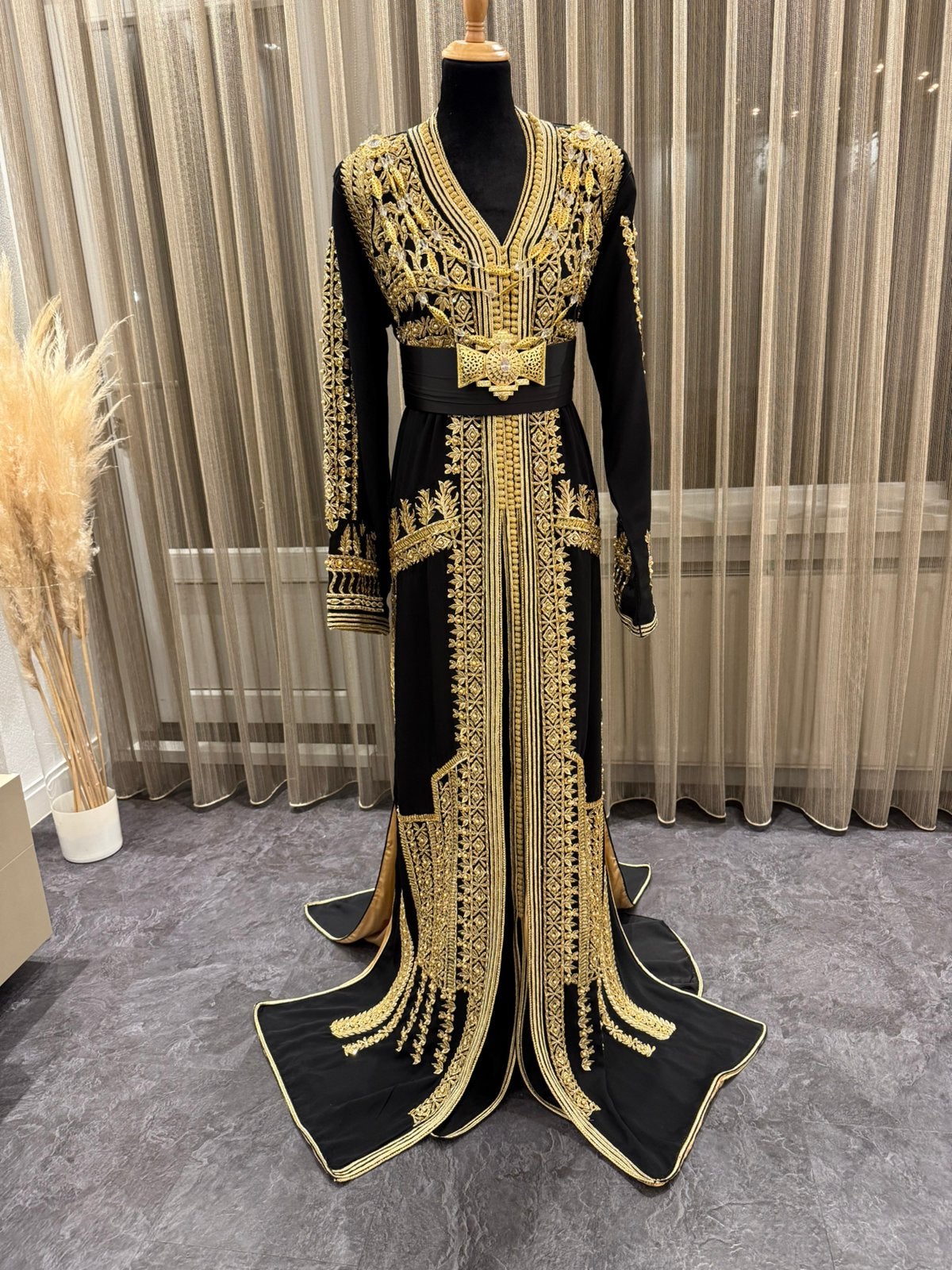 TE HUUR – ZEER EXCLUSIEVE Marokkaanse Takchita / Caftan, Kleding | Dames, Jurken, Maat 38/40 (M), Blauw, Ophalen of Verzenden