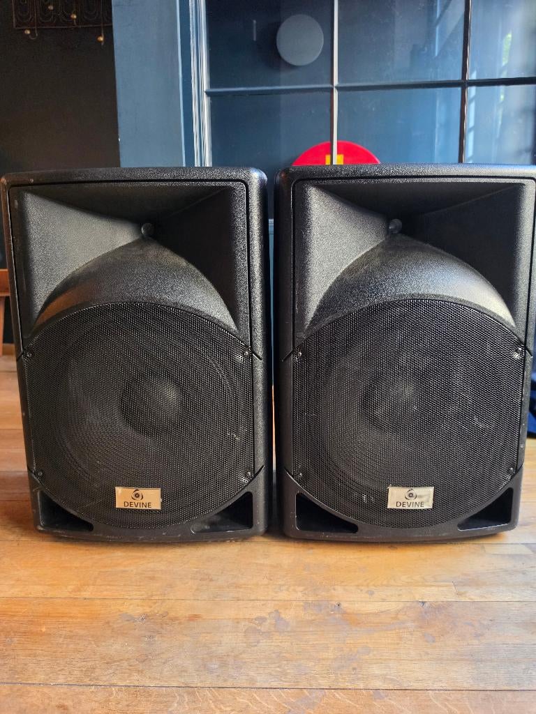 Devine Artis 15A Speakers (Set of 2) met standaard, Gebruikt, 120 watt of meer, Front, Rear of Stereo speakers, Ophalen