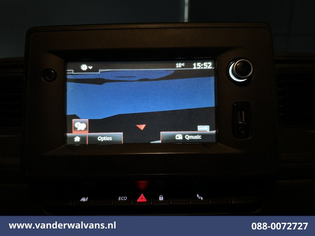 Renault Master 2.3 dCi 136pk L2H2 Euro6 Airco | Camera | Nav, Auto's, Bestelauto's, Voorwielaandrijving, Gebruikt, 4 cilinders