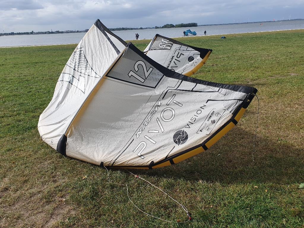 Naish Pivot Nvision 12m2 als nieuw, Geen board, Ophalen of Verzenden, Zo goed als nieuw, Kite
