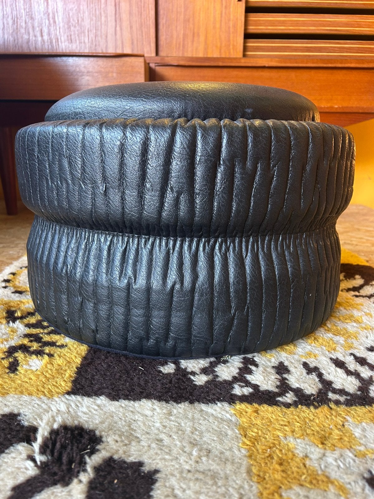 Vintage jaren 70 zwarte poef met opberg ruimte, Vintage, ?, Zo goed als nieuw, ?