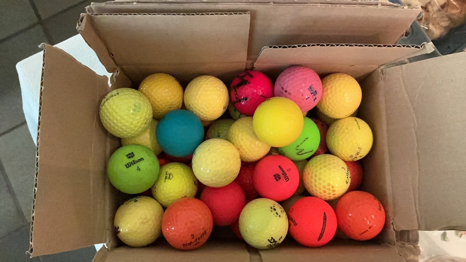 40 mix golfballen gekleurd, Sport en Fitness, Golf, Ophalen of Verzenden, Zo goed als nieuw, Bal(len)