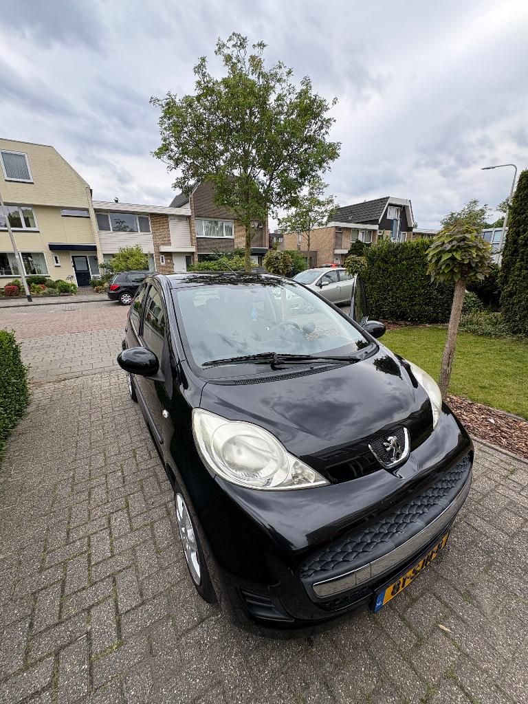 Peugeot 107 1.0 12V 5DR 2011 Zwart, Auto's, Stof, Zwart, Overige carrosserieën, 4 stoelen