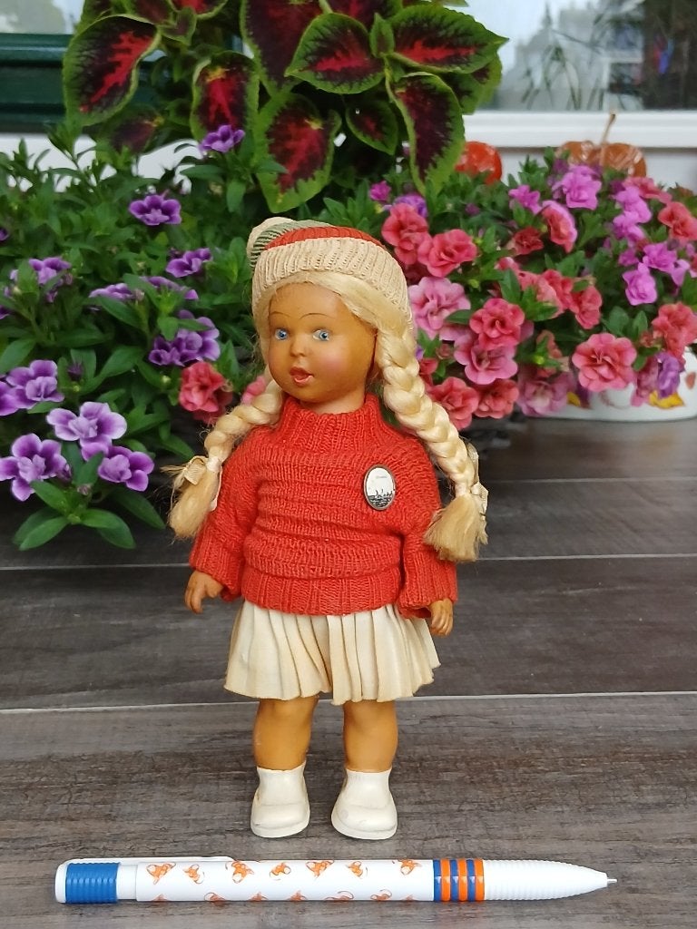 Vintage Popje met glazen ogen.  Made in Western Germany, Verzamelen, Ophalen of Verzenden, Gebruikt, Pop