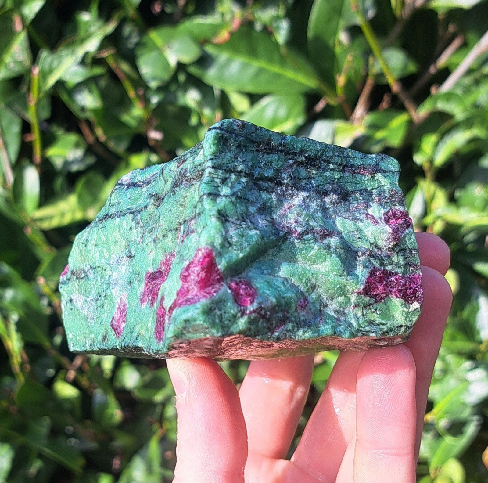 Grote Robijn in Zoisiet edelsteen mineralen natuursteen, Ophalen of Verzenden