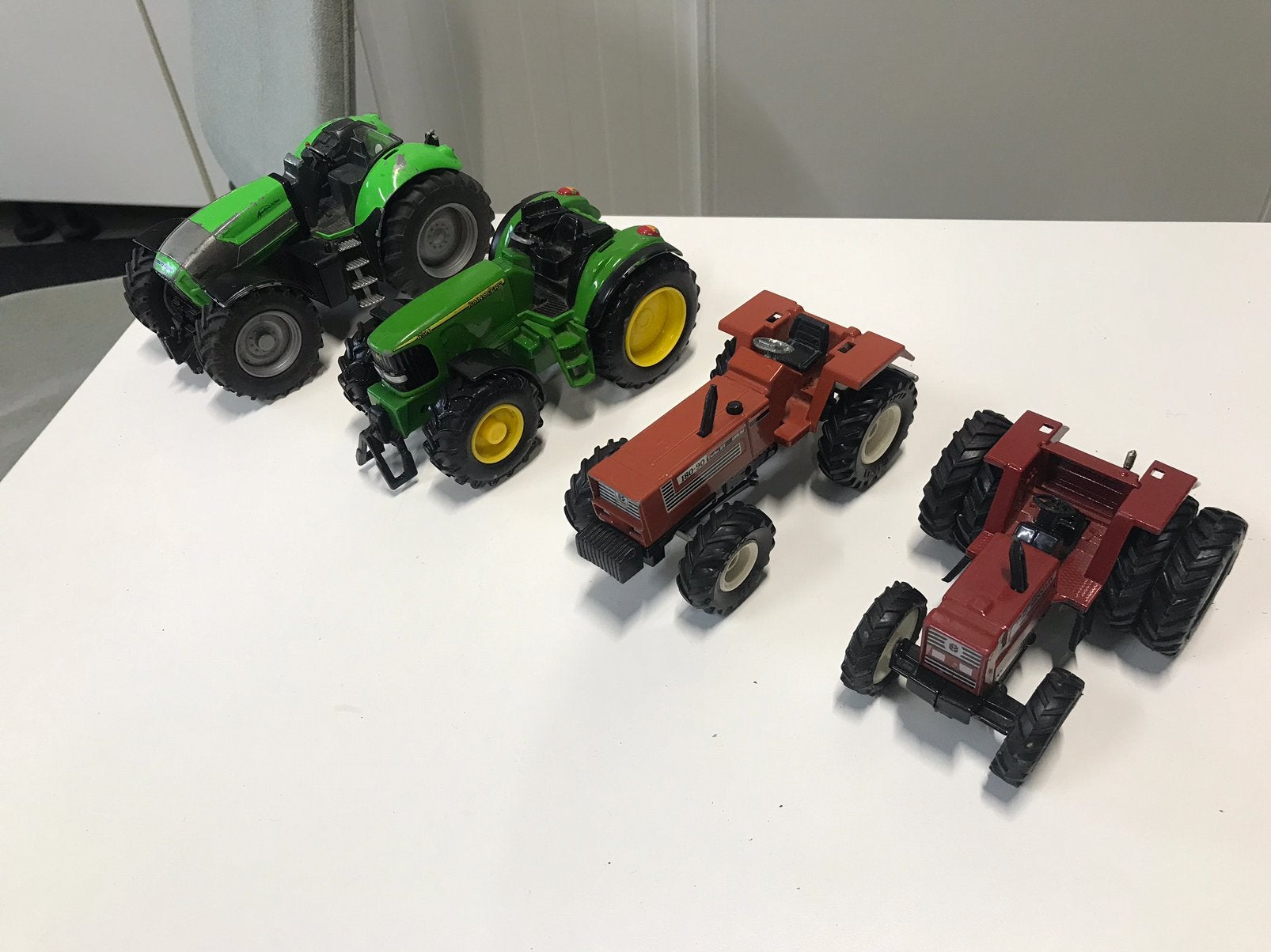4 metalen tractoren tractors zijn per stuk te koop, Ophalen, Zo goed als nieuw, Tractor of Landbouw, Overige merken