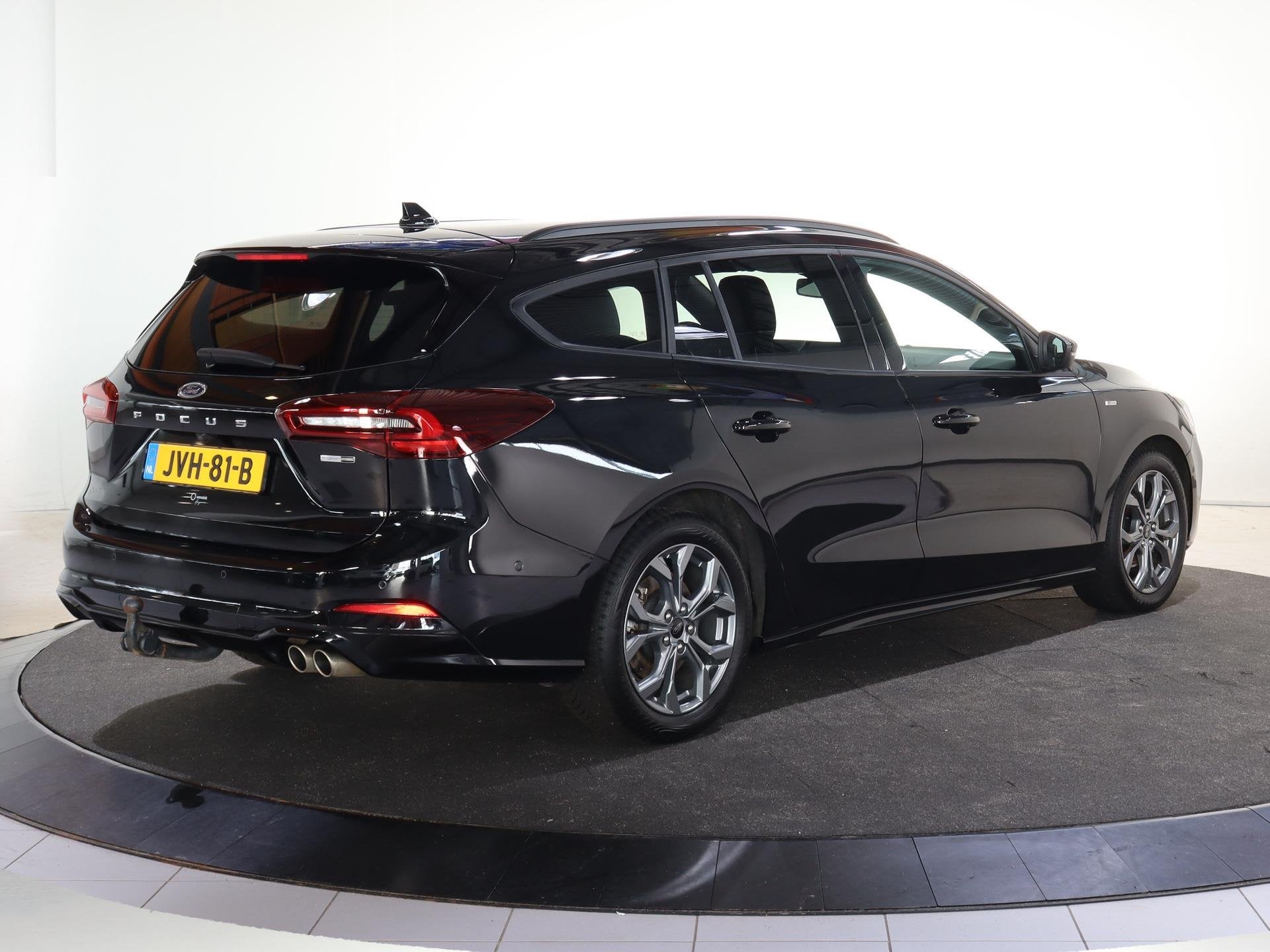 Foto 2 van Ford Focus Wagon 1.0 EcoBoost Hybrid ST Line X | Trekhaak |