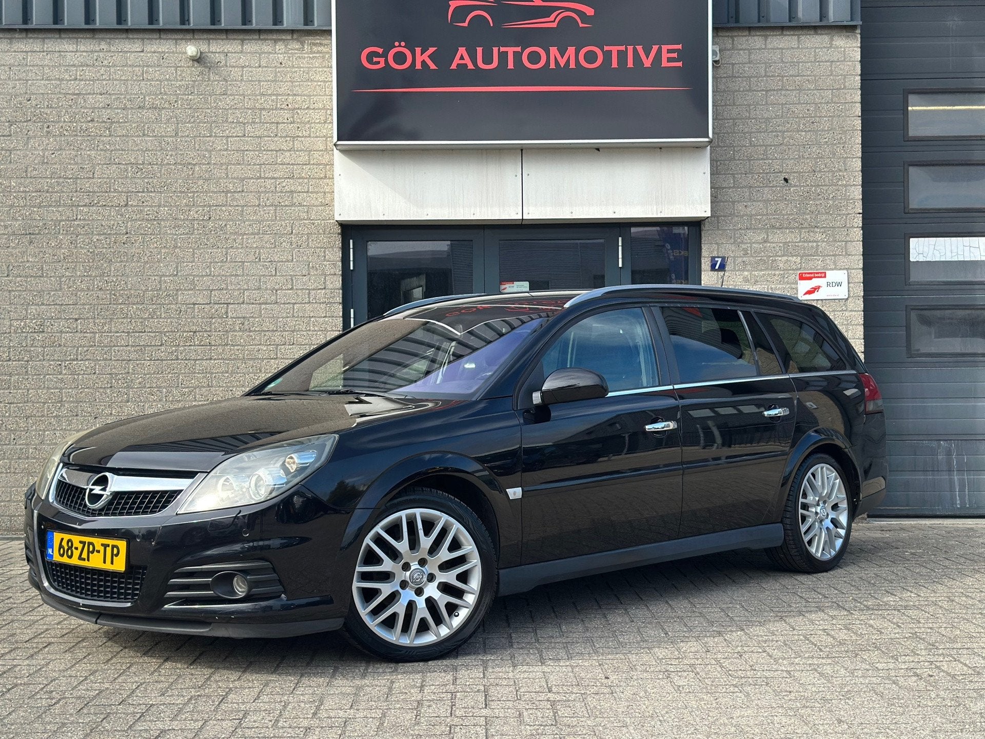 Opel Vectra Wagon 2.2-16V Executive / Leer / Xenon / PDC / O, Gebruikt, Zwart, 4 cilinders, 1600 kg