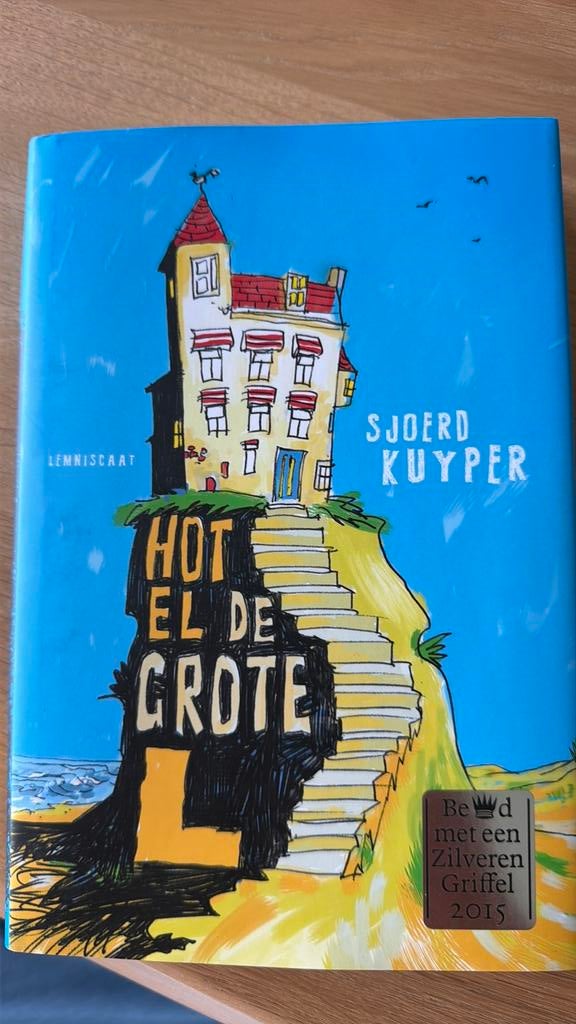 Hotel de grote L - Sjoerd Kuyper, Ophalen of Verzenden, Zo goed als nieuw