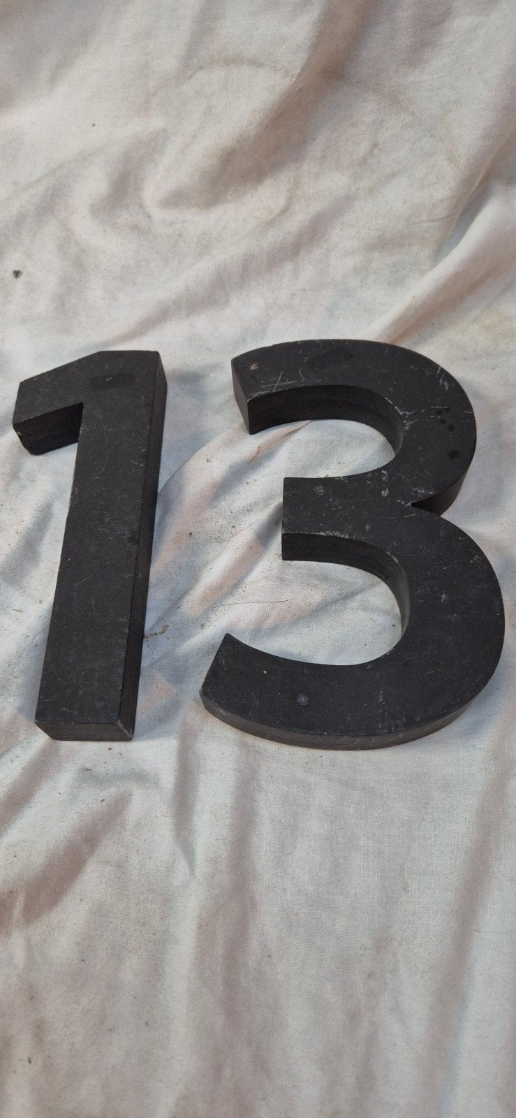 Grote metalen huisnummers 1 en 3 - Industrieel/Vintage, Ophalen of Verzenden, Metaal, Industrieel, Gebruikt