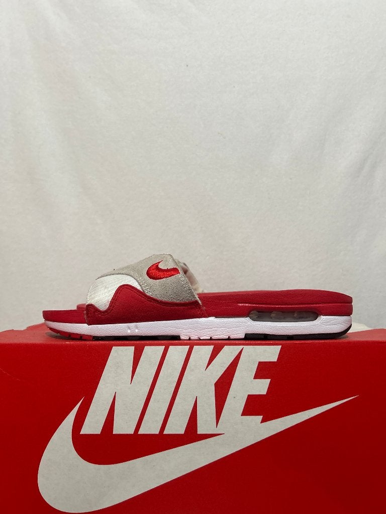 ALS NIEUW! Maat 42,5 - Nike Air Max 1 Slide White Uni Red, Kleding | Heren, Slippers, Verzenden, Wit, Nike