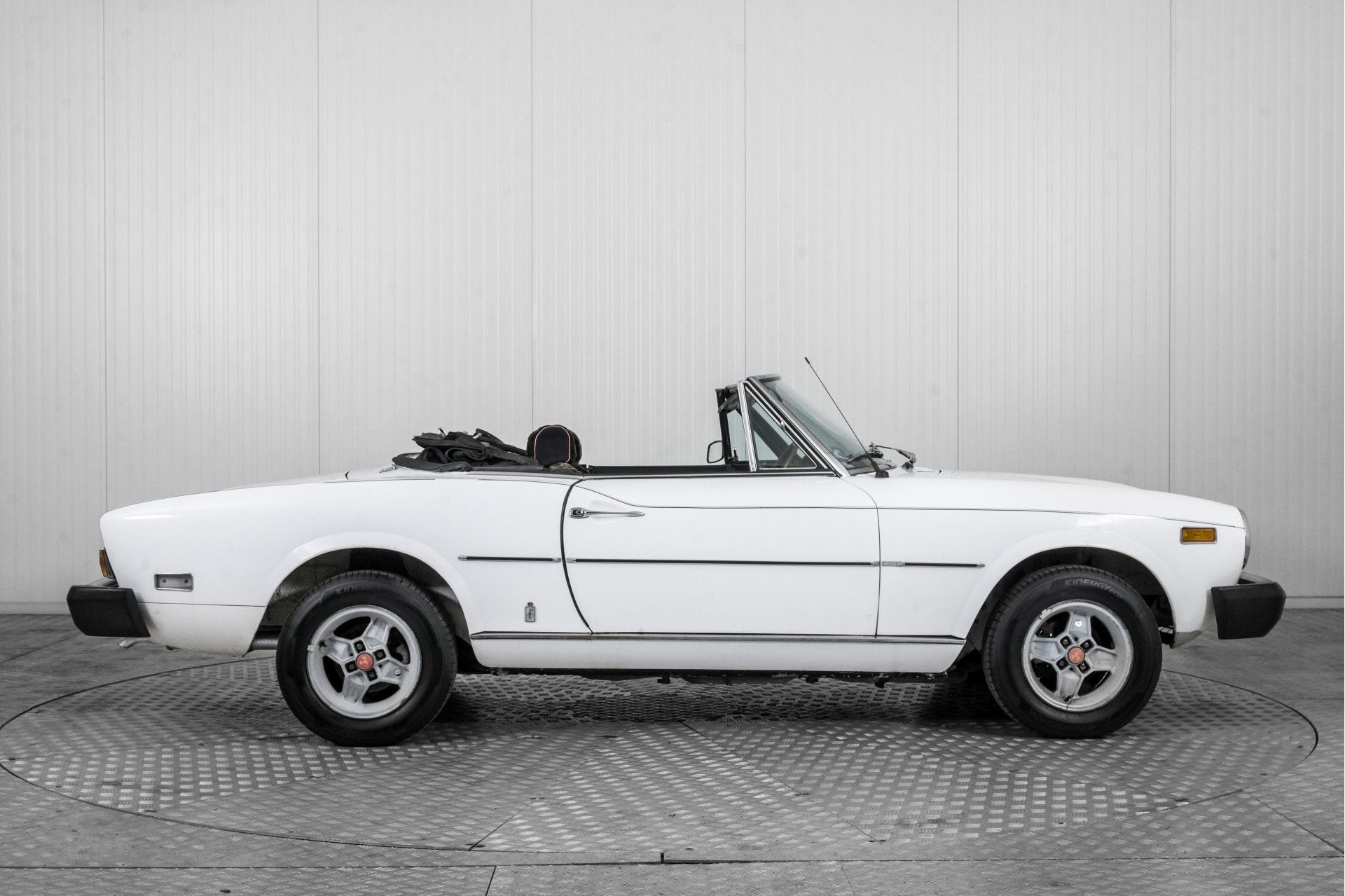Fiat 124 Spider . (bj 1977), foto 11