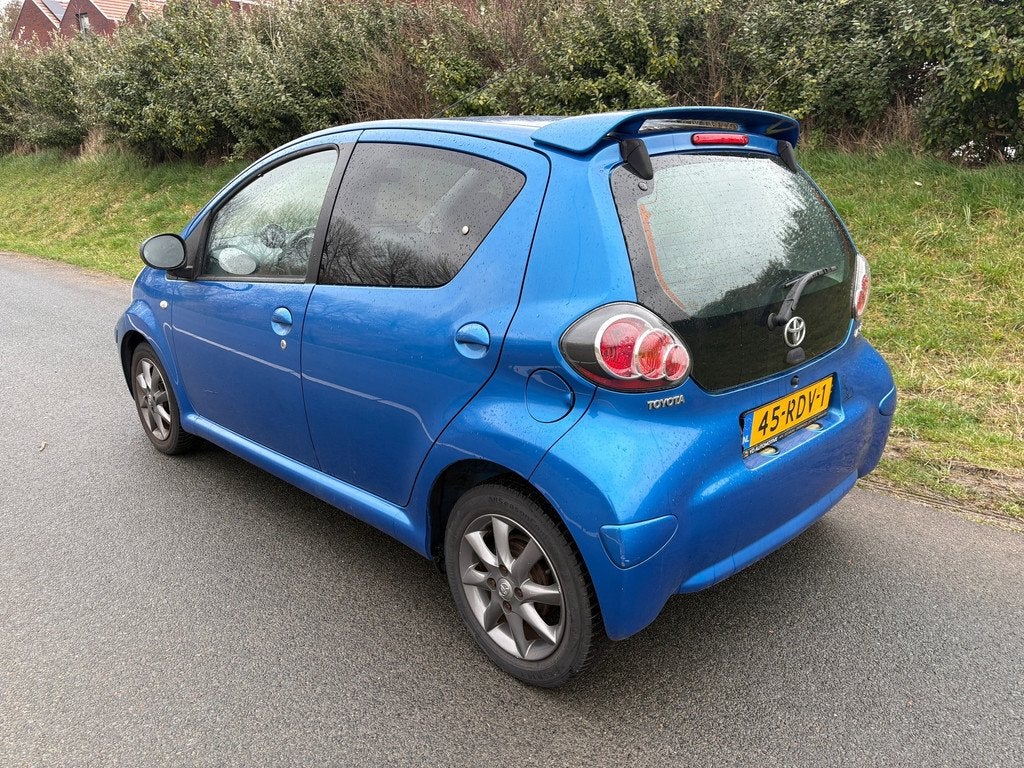 Toyota Aygo Toyota Aygo 1.0-12V Dynamic Navigator | 2011 | 2, Auto's, Toyota, Voorwielaandrijving, Euro 5, Stof, Gebruikt
