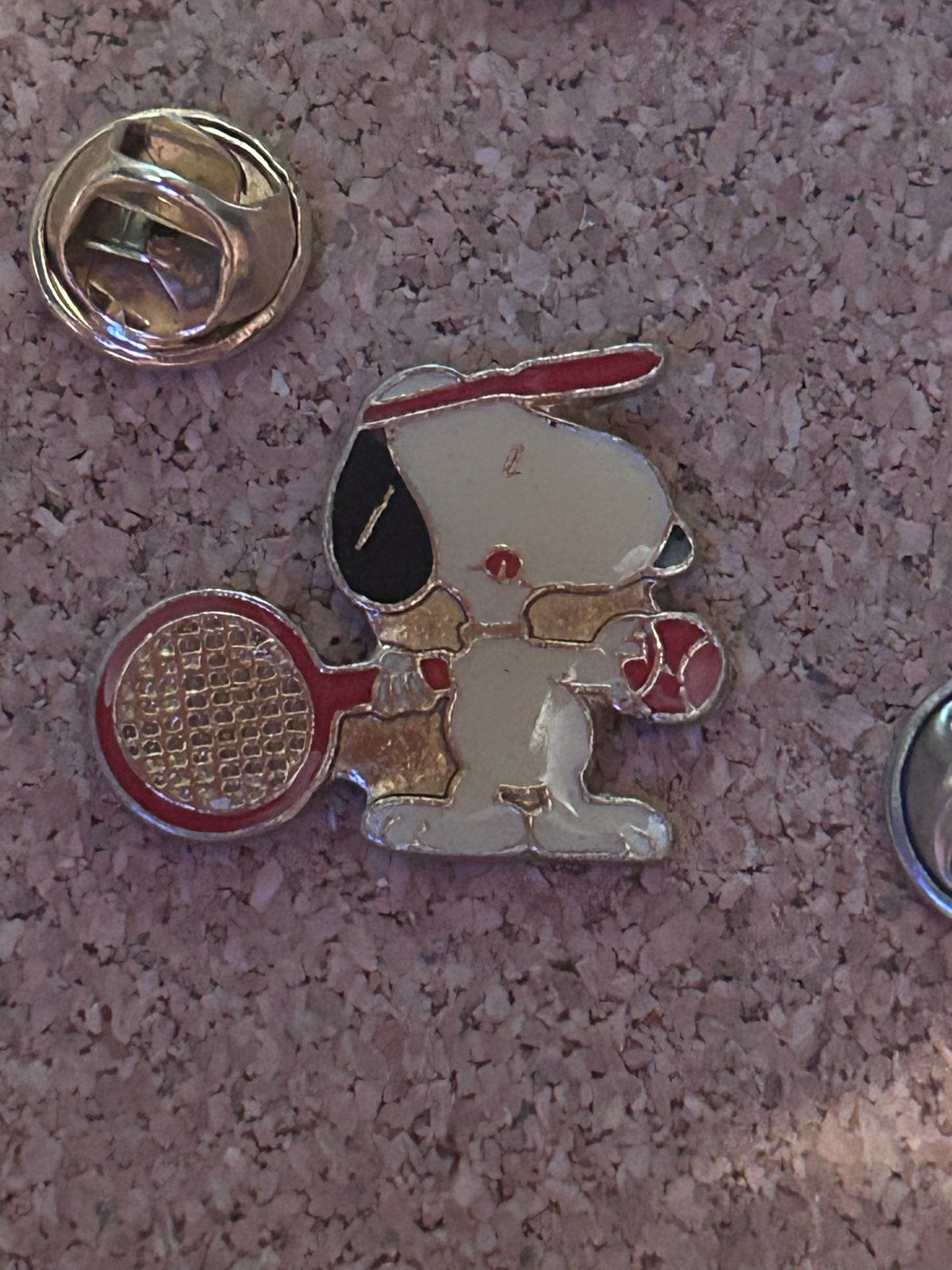 Snoopy Tennis Pin - Vintage, Ophalen of Verzenden, Gebruikt, Sport, Speldje of Pin