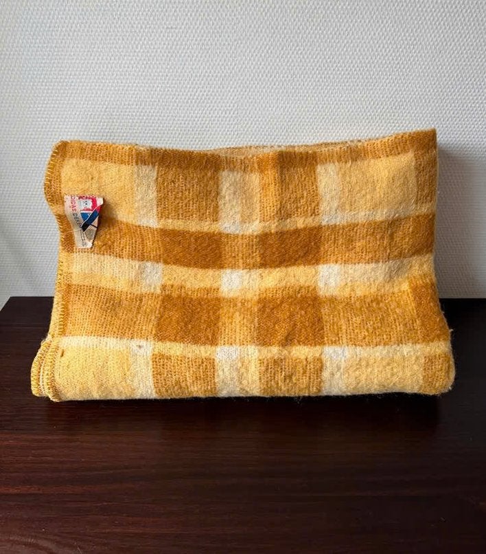 Vintage Wollen Oker Geel Geruit Deken, Plaid, Woondeken, Ophalen of Verzenden, Gebruikt, Woondeken, Geel