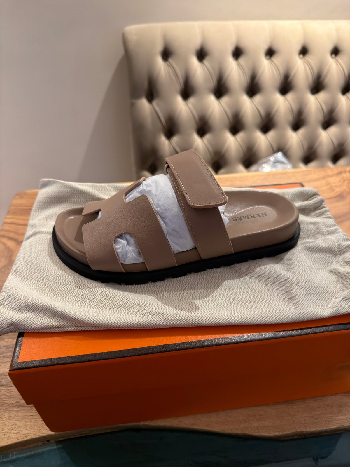Hermès Chypre Sandalen Maat 38 - Nieuw in Doos, Verzenden, Beige, Nieuw, Sandalen of Muiltjes