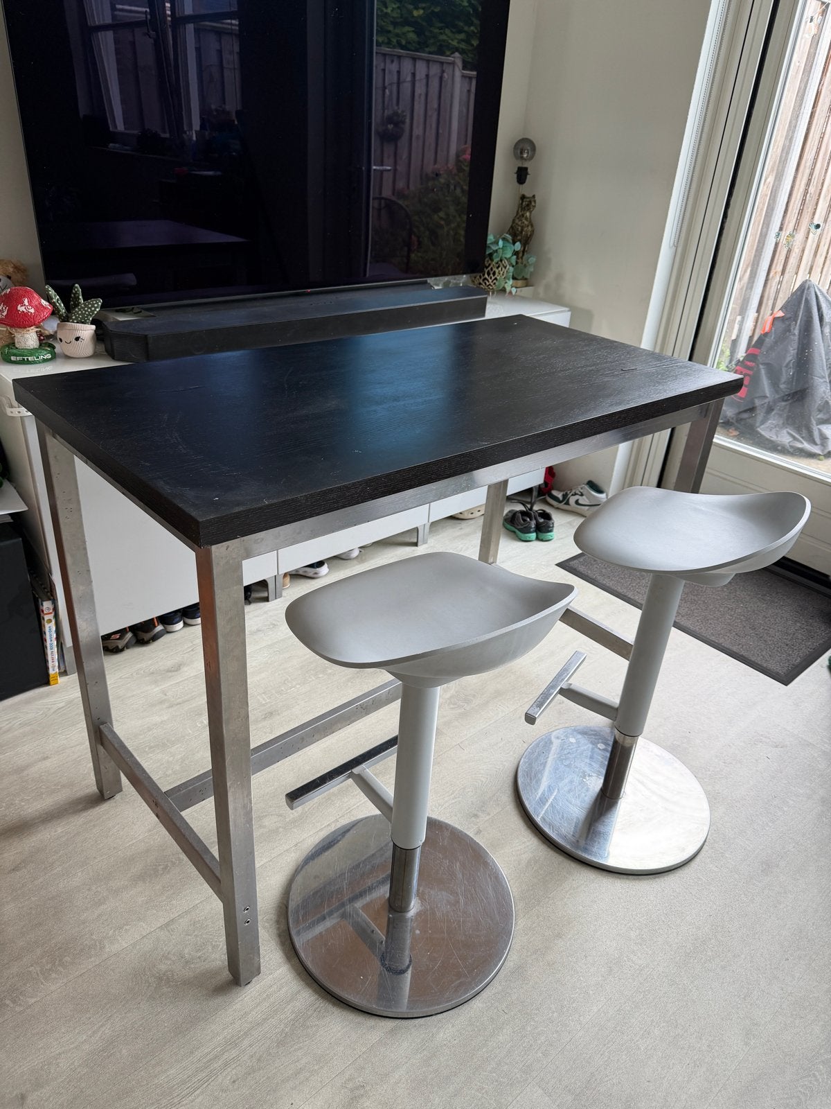Bartafel met 2 barkrukken - Modern en functioneel, Ophalen, Gebruikt, In hoogte verstelbaar, 90 cm of meer