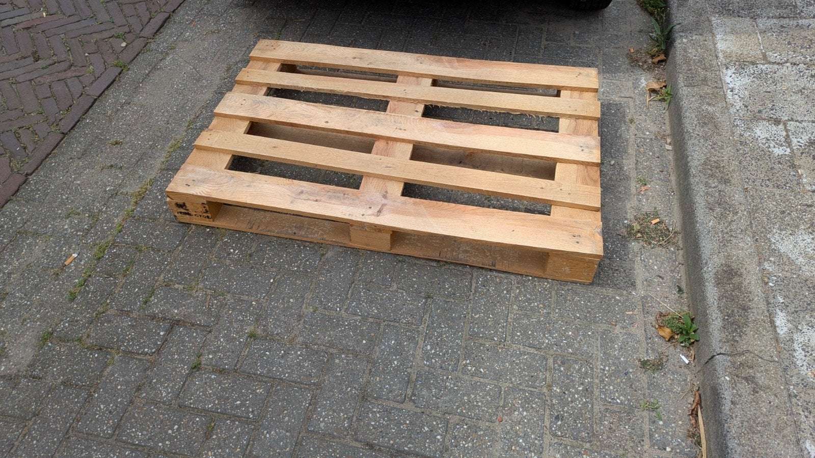 Stevige houten pallet gratis af te halen, Ophalen, 50 mm of meer, Pallet, Minder dan 200 cm