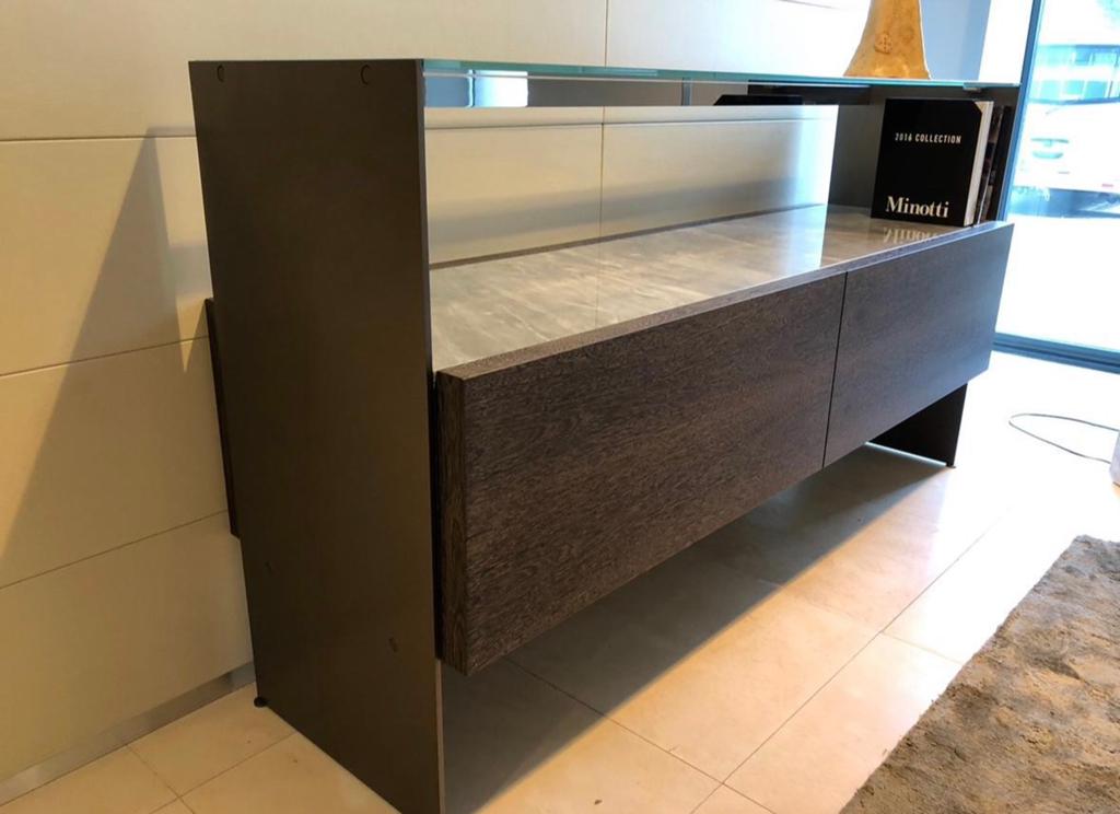 Foto 4 van Minotti Carson Buffet / sideboard bronze, marmer, glas, hout