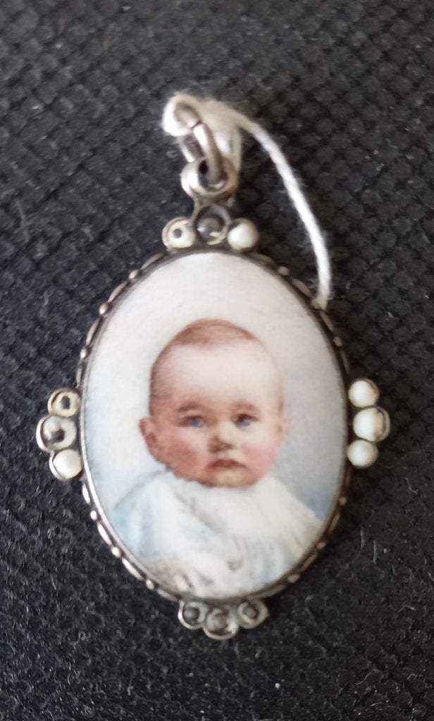 Antiek zilveren medaillon met afbeelding baby op porselein, Sieraden, Tassen en Uiterlijk, Antieke sieraden, Verzenden, Zilver