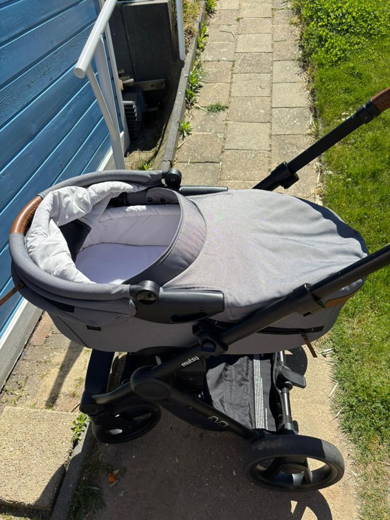 Mutsy Evo 2 kinderwagen met regenhoes, paraplu en voetenzak, Ophalen, Zo goed als nieuw, Mutsy