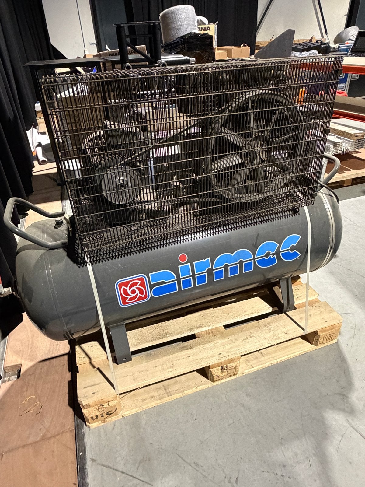 Airmee Compressor - Krachtige 400V Luchtcompressor, Doe-het-zelf en Verbouw, Ophalen, Gebruikt, 400 tot 800 liter/min, 10 bar of meer