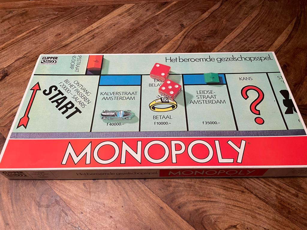 Vintage 1982 monopoly nog heel netjes., Vijf spelers of meer, Ophalen of Verzenden, Zo goed als nieuw