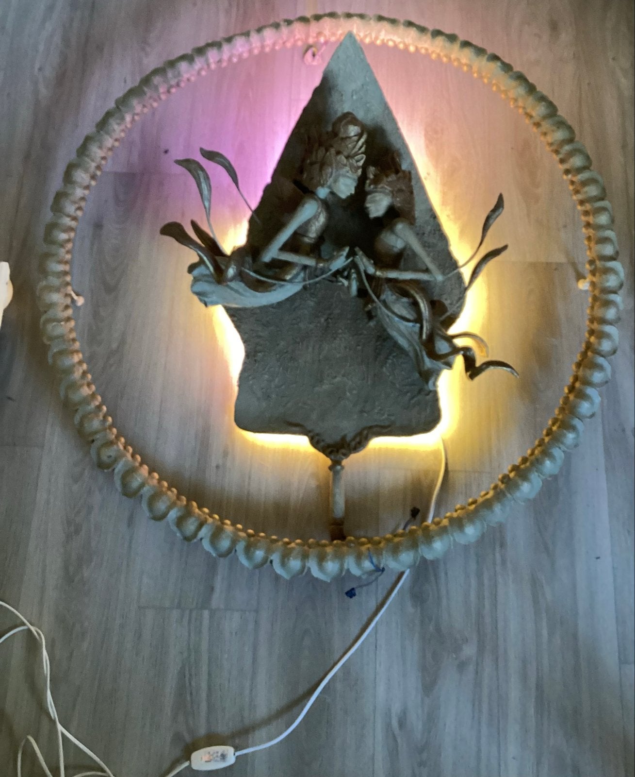 INDONESISCH WANDORNAMENT MET VERLICHTING, Ophalen, Gebruikt, Meerkleurig, Overige materialen