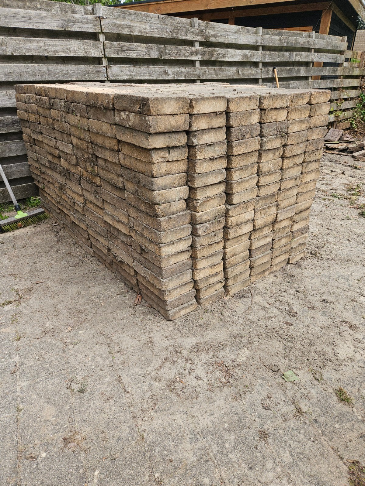 Gratis gebruikte tegels (gaat uiterlijk 29 augustus weg), Ophalen, Gebruikt, Beton, Terrastegels