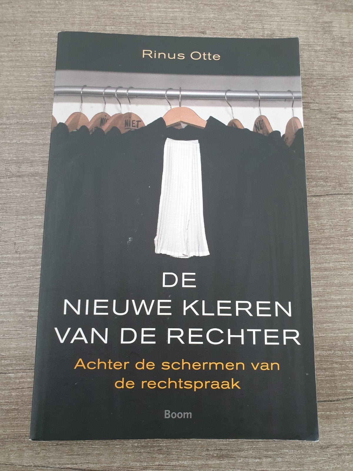 De Nieuwe Kleren van de Rechter - Rinus Otte, Ophalen of Verzenden, Gelezen, Rinus Otte