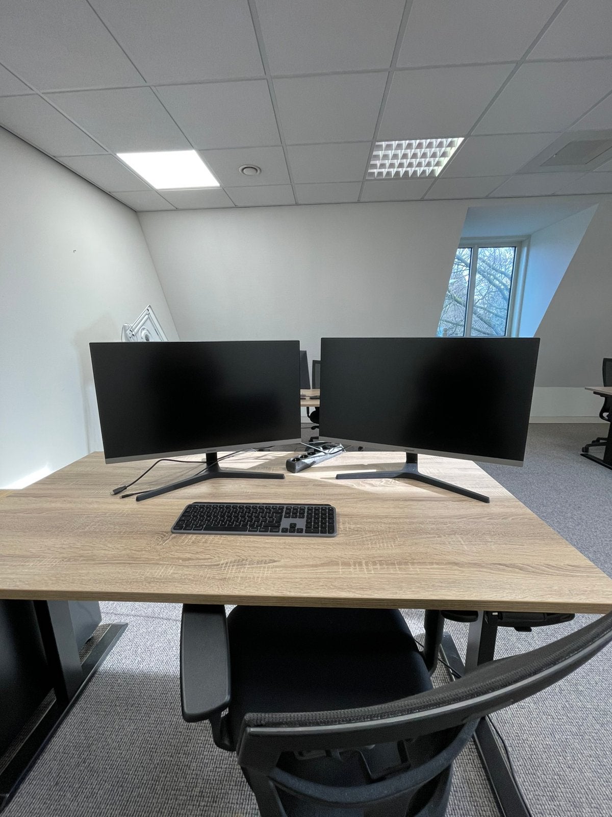 Zit-sta bureau  verstelbaar 160x80 kantoorkwalitei, Ophalen, Elektrisch, Gebruikt, Zit-sta bureau