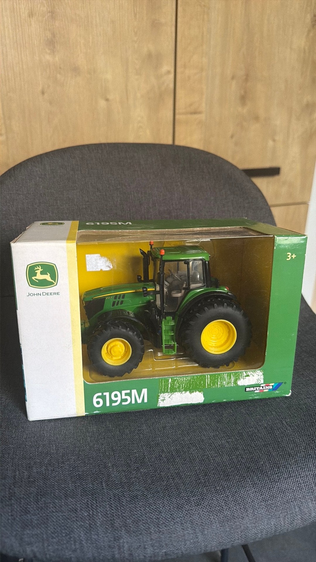 Britains JohnDeere 6195M, Ophalen of Verzenden, Zo goed als nieuw, Tractor of Landbouw, Britains